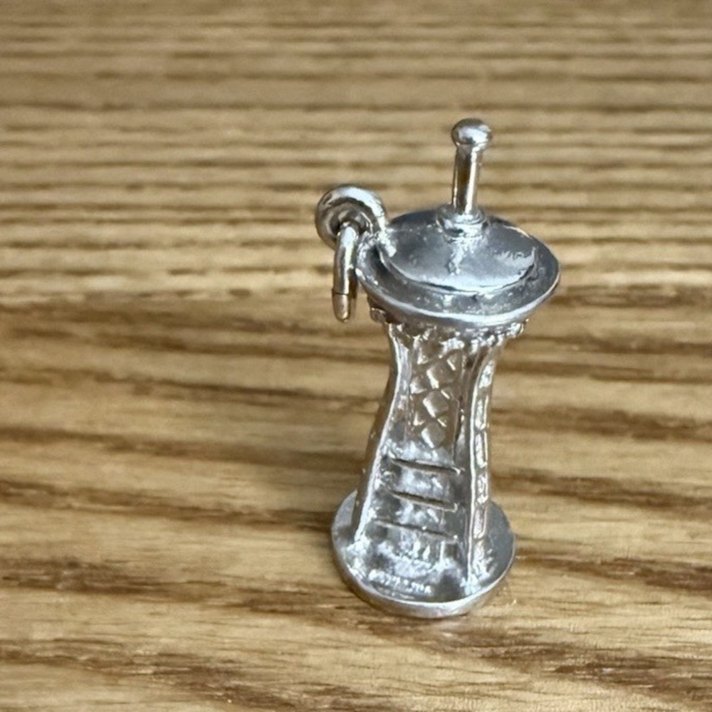 VTG Sterling Silver SEATTLE SPACE NEEDLE Charm Pendant 3D Washington 1962